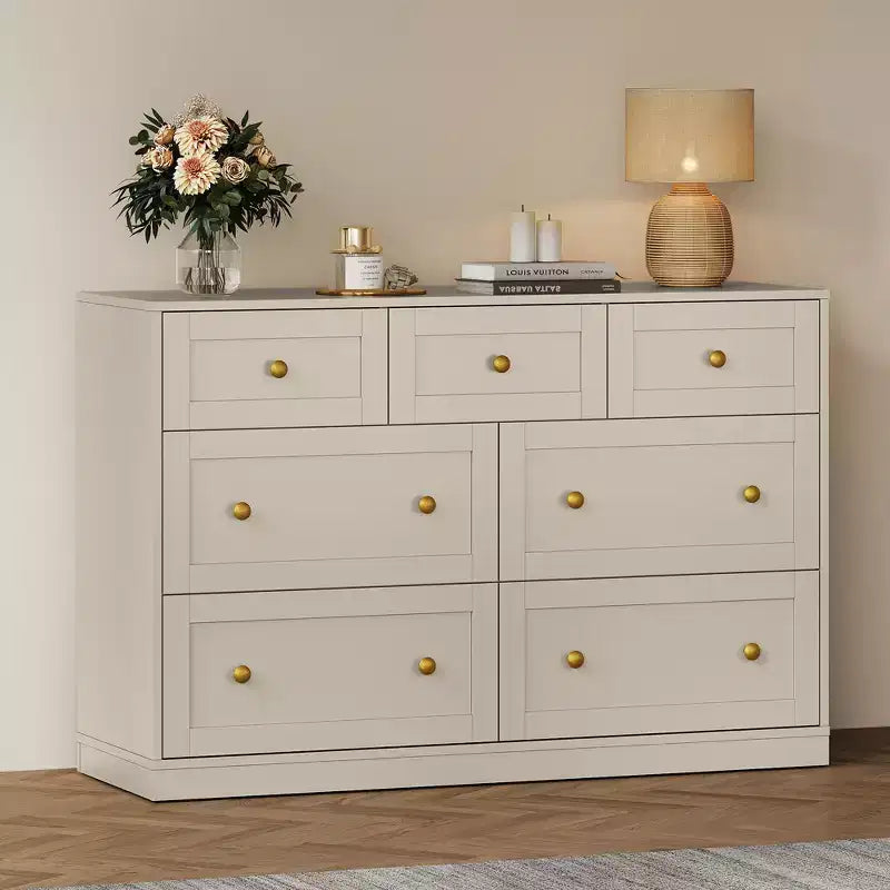 Commode à 7 tiroirs avec poignées dorées – 119 cm (L) x 80,5 cm (H), capacité supérieure de 90 kg, anti-basculement, beige/noir