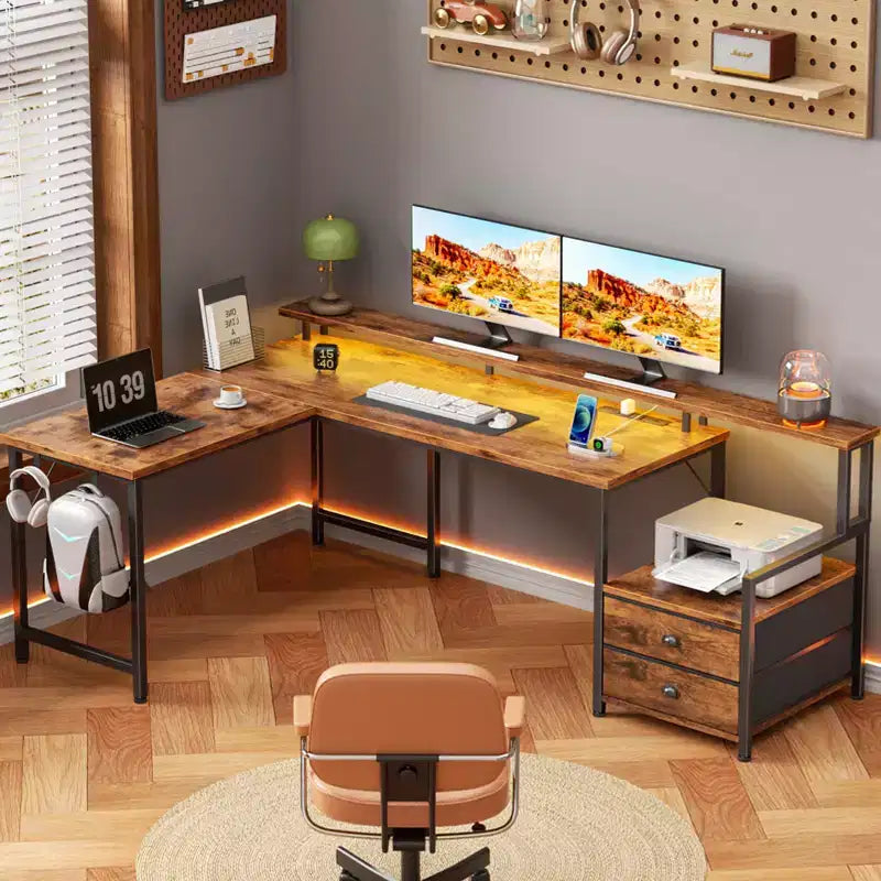 Bureau de gaming en L de 66" avec LED RGB, station de recharge, 2 tiroirs et support d'écran – Marron