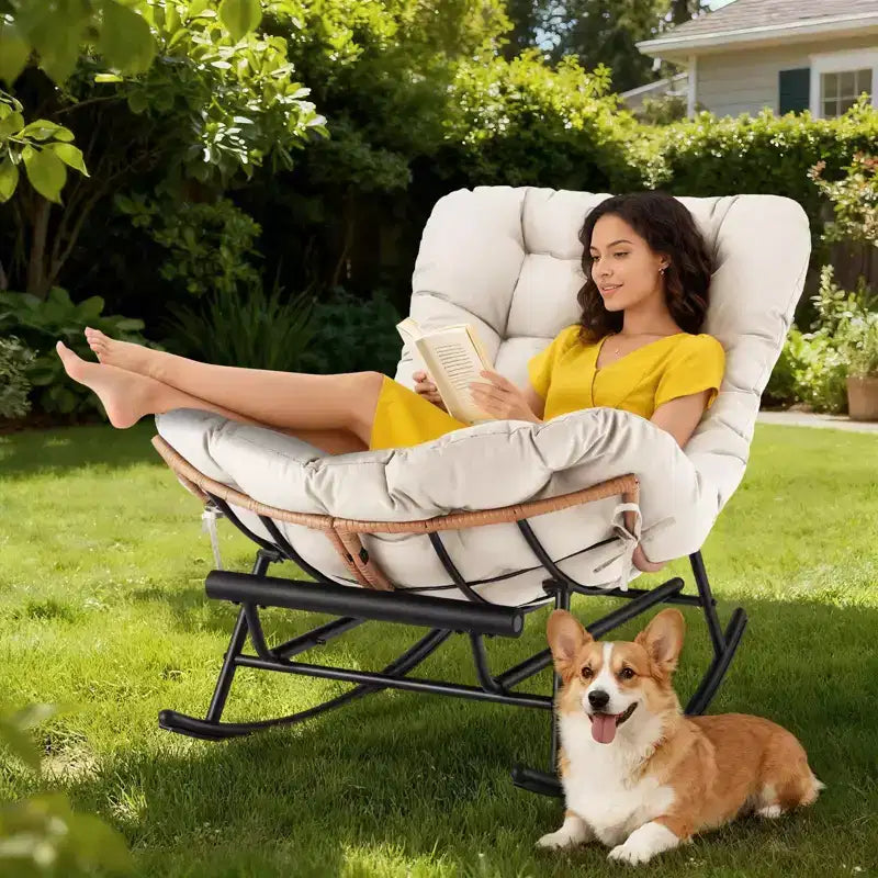 Fauteuil Papasan à bascule avec coussin épais, repose-pieds en métal et cadre en rotin PE – Intérieur/Extérieur