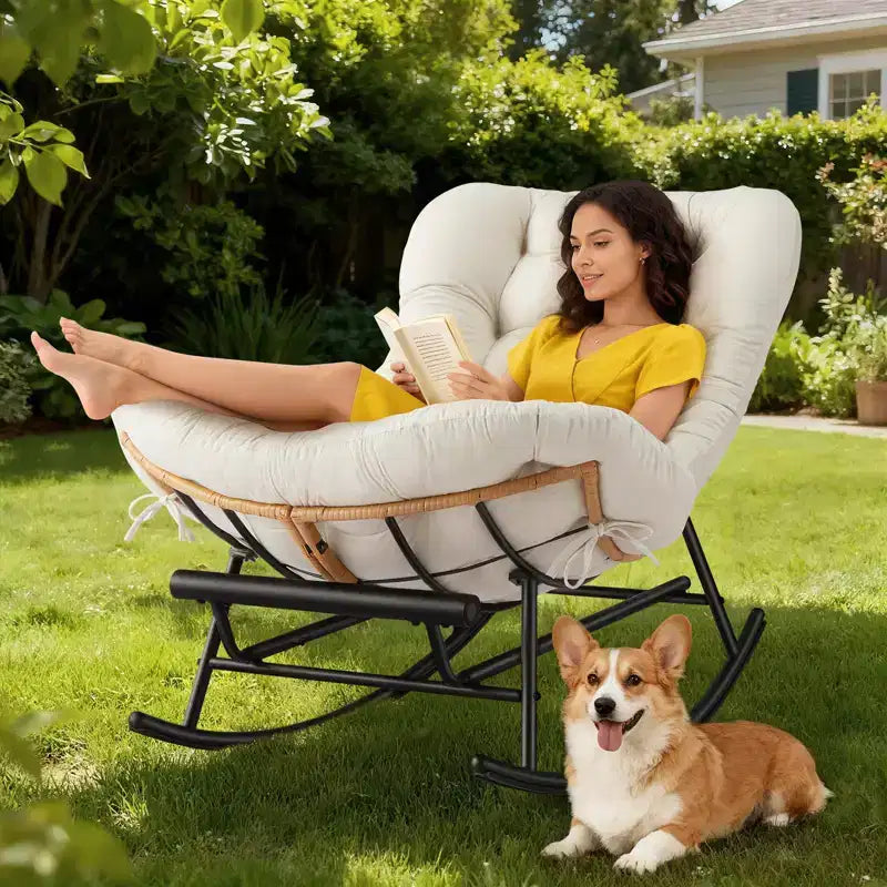 Fauteuil Papasan à bascule avec coussin épais, repose-pieds en métal et cadre en rotin PE – Intérieur/Extérieur