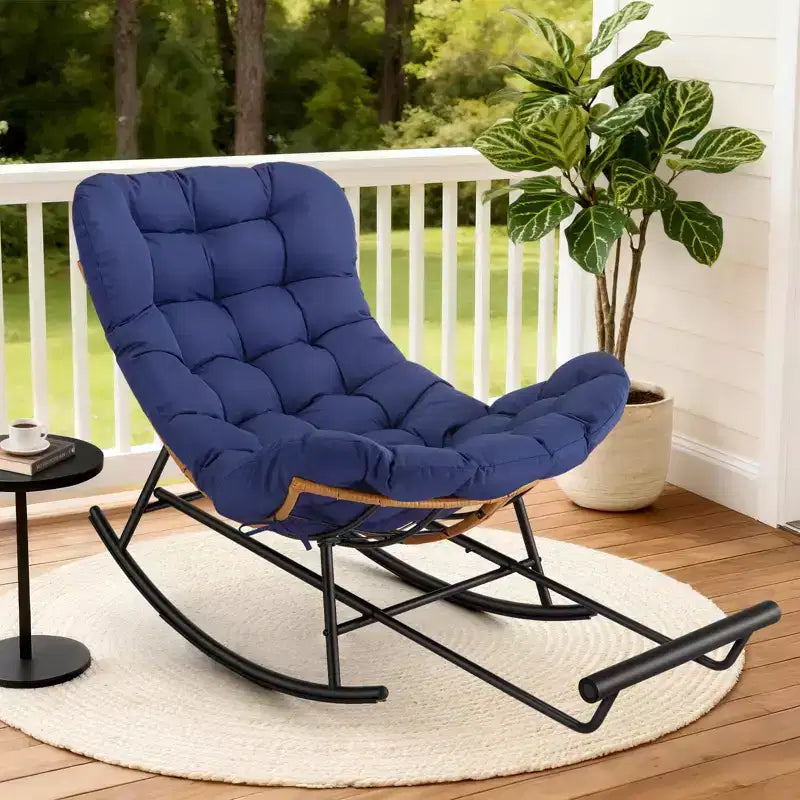Fauteuil Papasan à bascule avec coussin épais, repose-pieds en métal et cadre en rotin PE – Intérieur/Extérieur