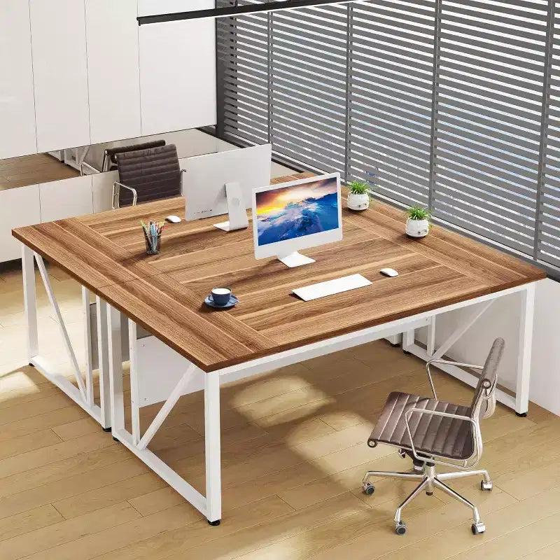 Bureau d'ordinateur de 160 cm avec étagère de rangement inférieure et panneau métallique – Beige, pieds en acier